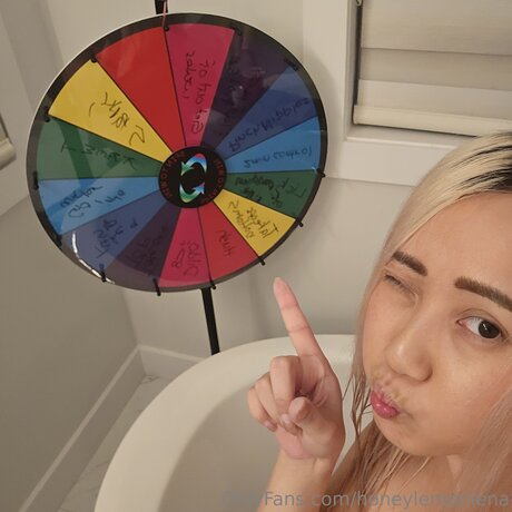 Honeylemonlena ヌードモデル 写真
