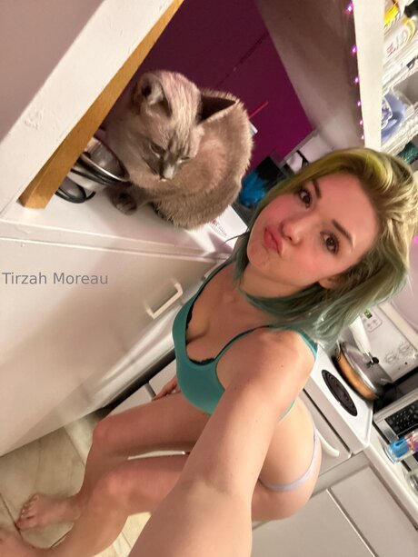 熟女潮吹きオンリーファンズ セクシー 写真