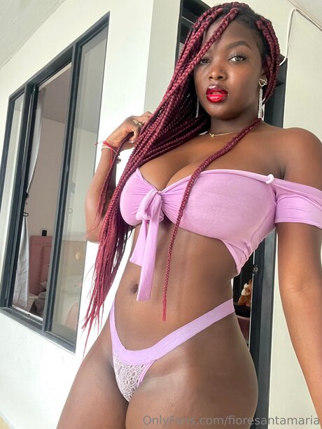 茶色の目のキティオンリーファンズ セクシー 写真