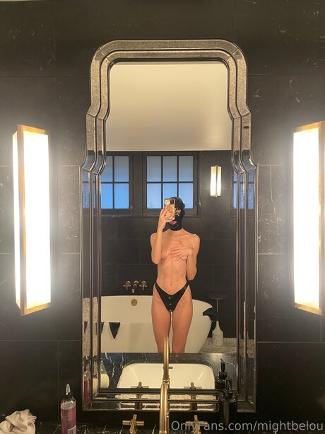 Mightbelou 美しい女優 写真
