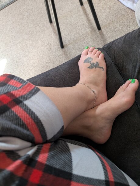 Barefoot Bunny B エロティックなポルノスター 写真