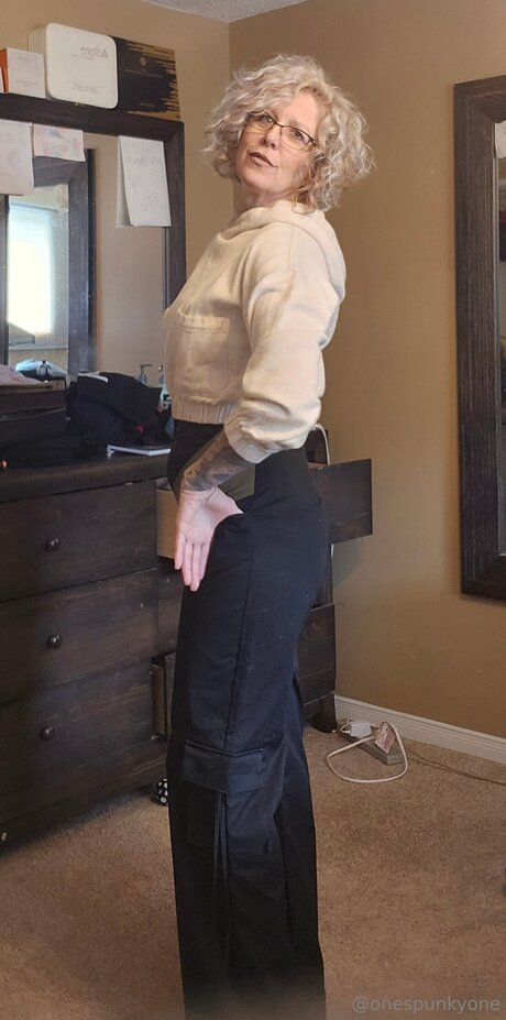 Onespunkyone ポルノスター 写真