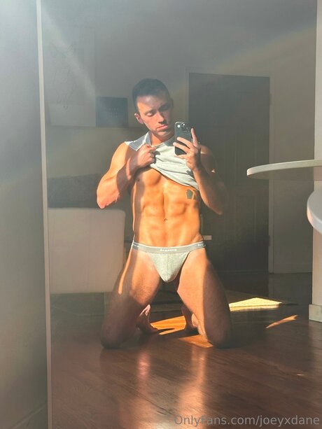 Joeyxdane 裸モデル 写真