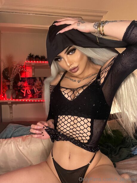 巨乳ストリップオンリーファンズ 可愛い 写真