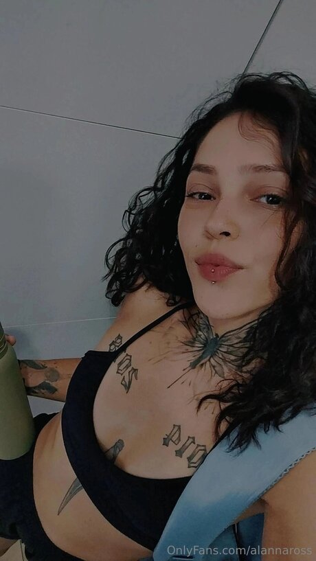 Alannaross ポルノ女優 写真