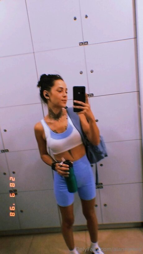 Alannaross セックス女優 写真