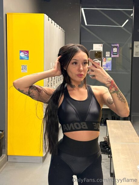 Roxyyflame エロティックモデル 写真