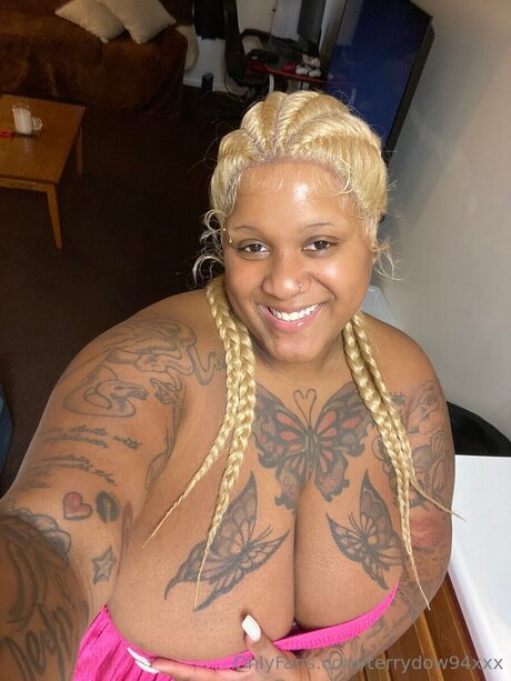 Terrydow94xxx セクシーモデル 画像