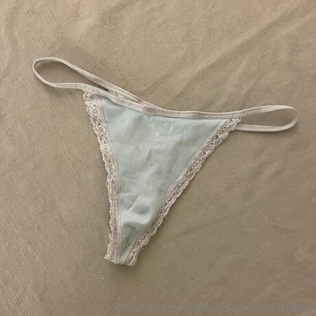 熟女中出しオンリーファンズ セックス 写真