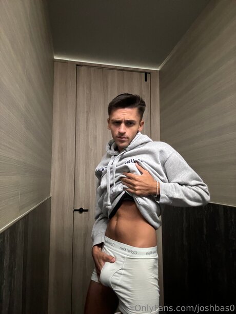 Joshbas0 top profile image