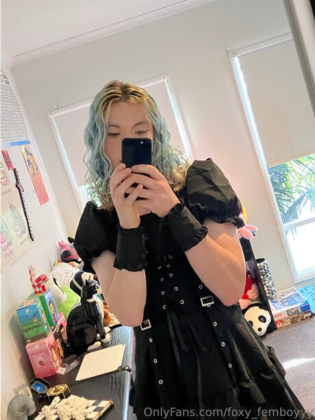 Foxy Femboyyy セクシーモデル 写真