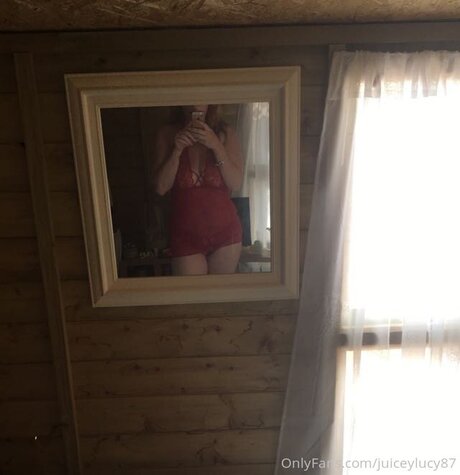 Juiceylucy87 ポルノスター 独占 写真