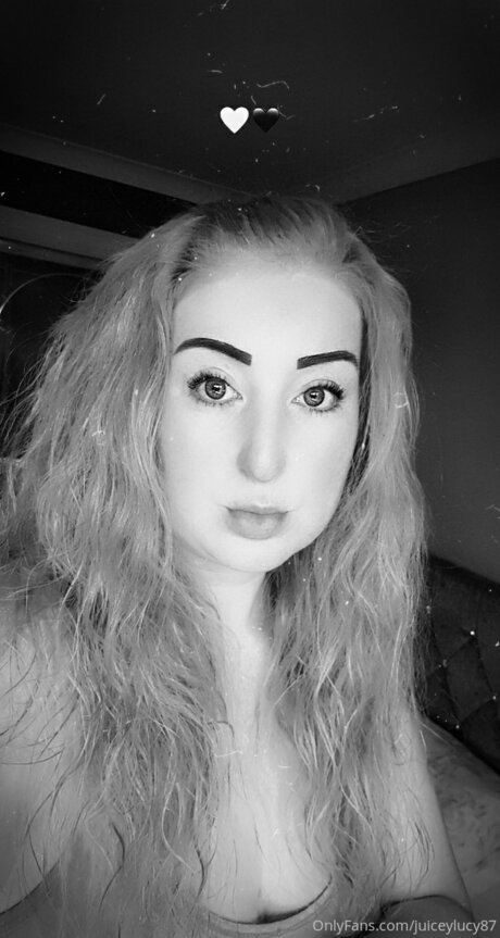 Juiceylucy87 無料女優 写真
