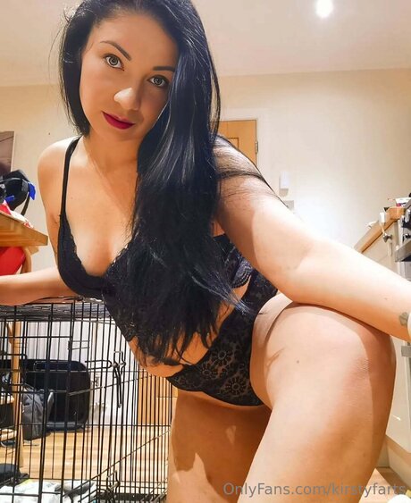 Kirstyfarts エロティックなモデル 写真