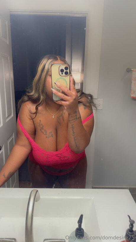 Domdesire25 セクシーなポルノスター 写真