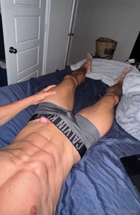 Beefyalec エロティックなモデル 写真