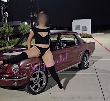 ティーンソロオンリーファンズ ポルノグラフィック 写真