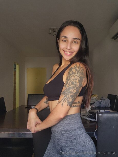 黒のランジェリーオンリーファンズ 無料 写真