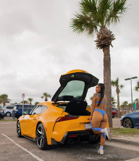 オンリーファンズを崇拝する ヌード 画像