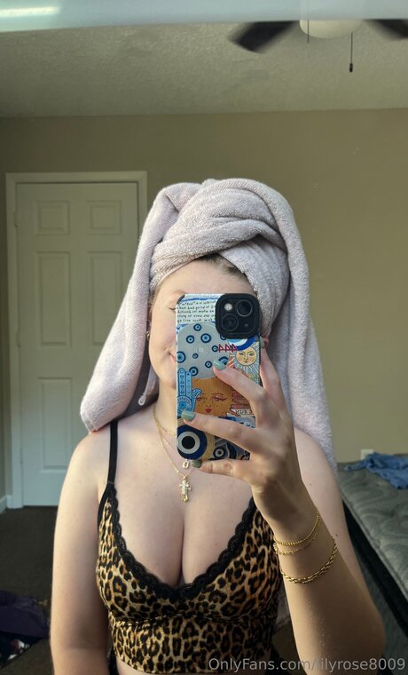 Izzyynicolee 素敵なモデル 写真