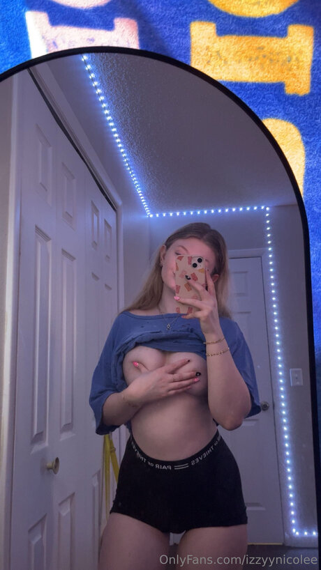 Izzyynicolee HDモデル 画像