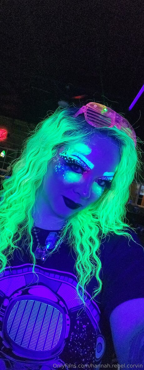 Hannah Rebel Corvin ポルノスター 可愛い 写真