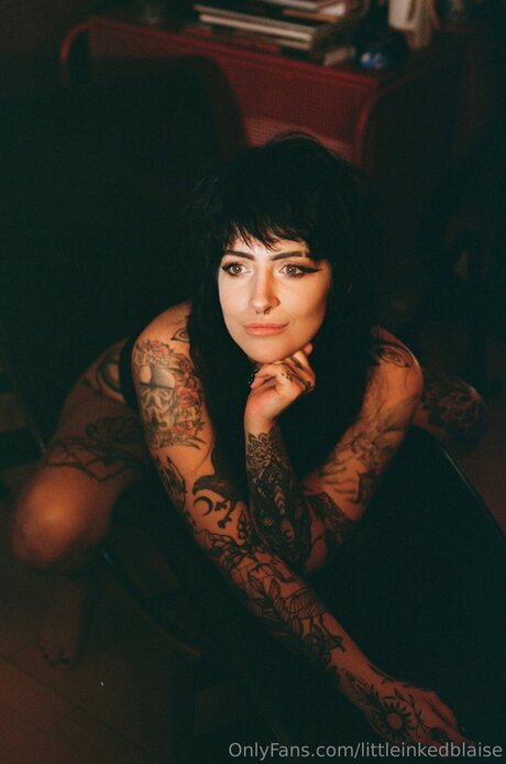 Littleinkedblaise ヌードモデル 画像