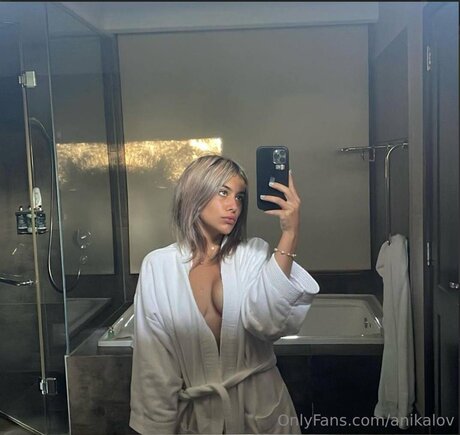 Anikalov 高品質スター 写真