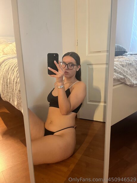 黒い肌のオンリーファンズ セクシー 写真