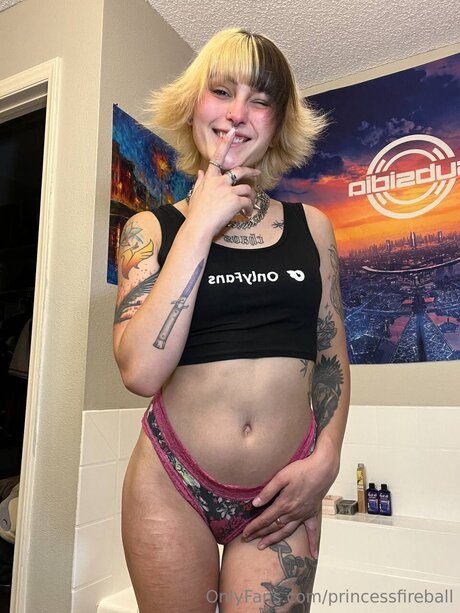 Princessfireball ポルノ女優 写真