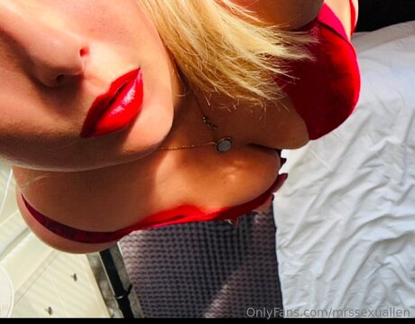 エボニーサマーオンリーファンズ ホットxxx 画像