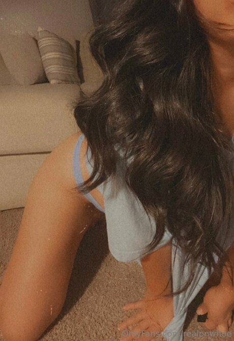 Realpnwhoe トップポルノスター 写真