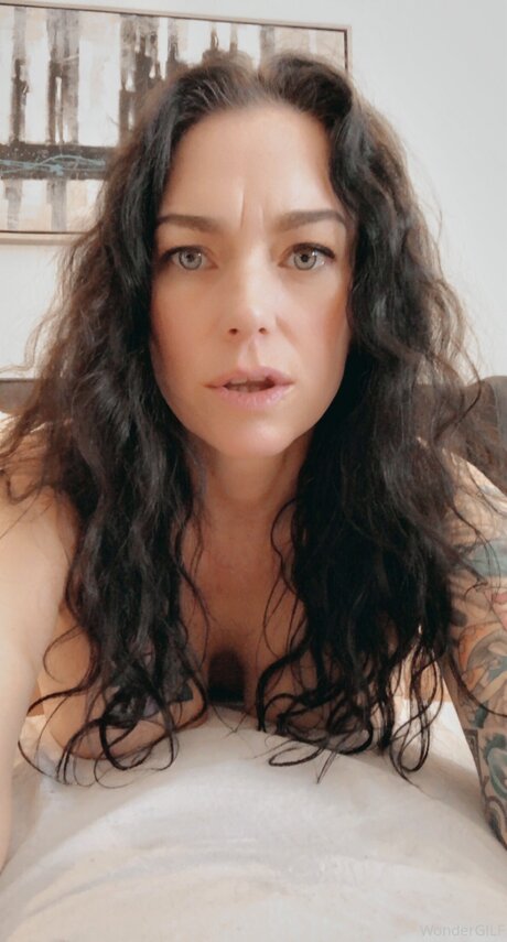 Wondergilf ポルノスター ヌード 写真