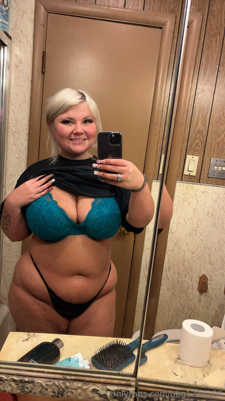 18歳のオンリーファンズ 無料セックス 写真
