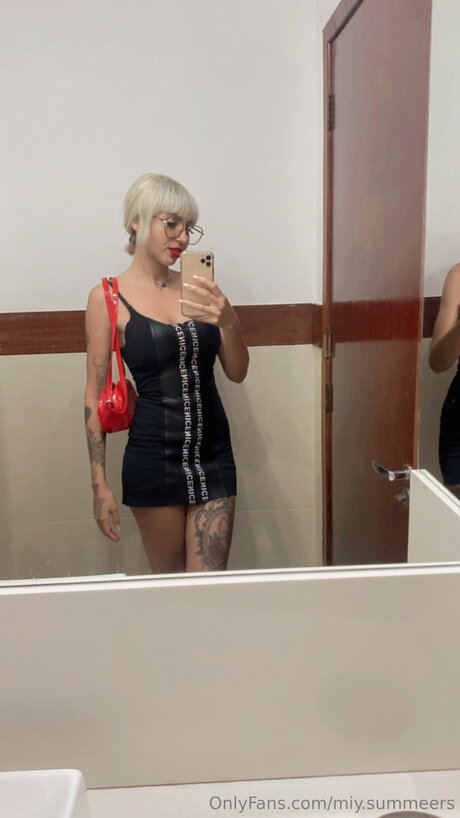 Miy Summeers 美しいモデル 画像