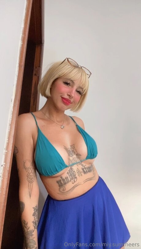 Miy Summeers エロティックなモデル 写真