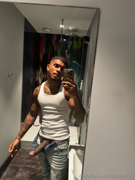 Tsinclair 裸のモデル 画像