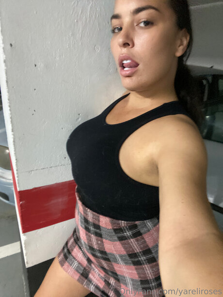 Yareliroses ヌード女優 写真