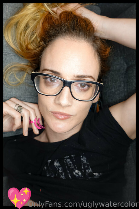 巻き毛のティーンズオンリーファンズ セクシーヌード 写真