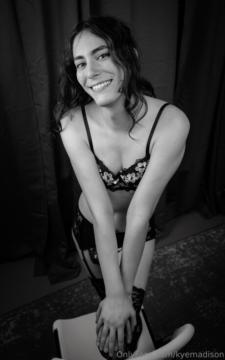 Kyemadison ポルノモデル 写真