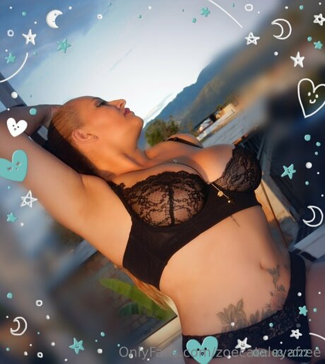 Zoecataleyafree エロティックなポルノスター 写真