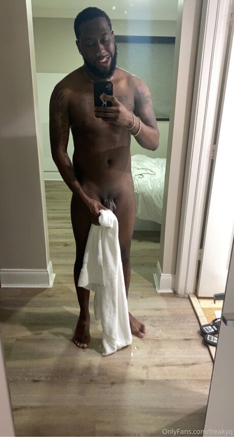 Freakyq 裸のポルノスター 写真