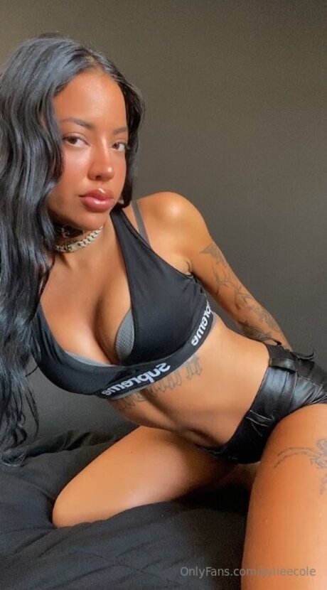 Kylieecole 美しいスター 写真