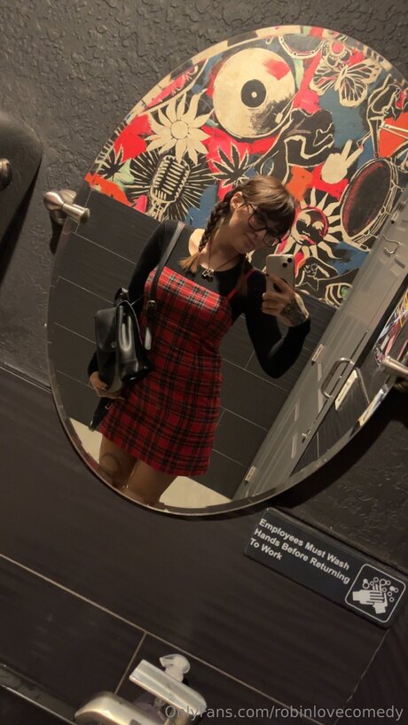 Robinlovecomedy 独占女優 画像