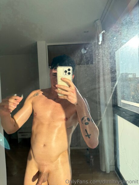 Dimitrysimonit アートモデル 写真