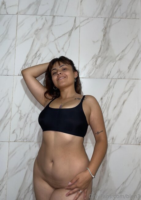 ぽっちゃりおっぱいオンリーファンズ ホットセクシー 写真