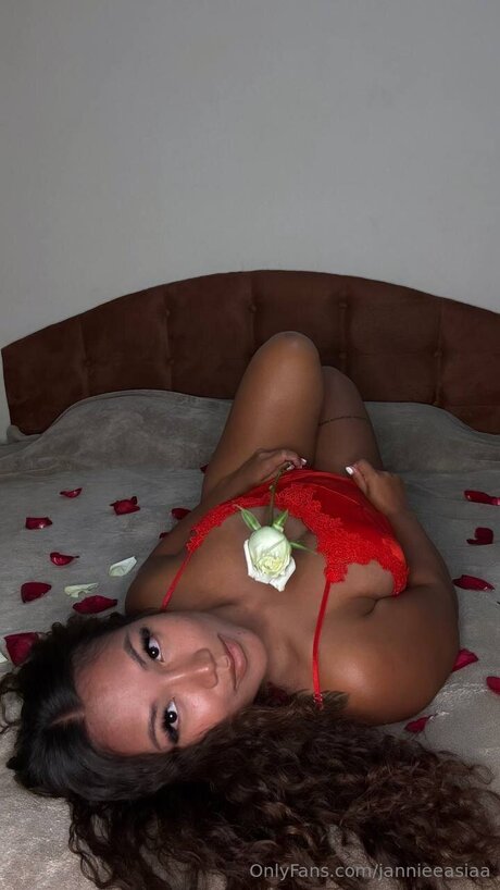 Jannieeasiaa 女優 写真