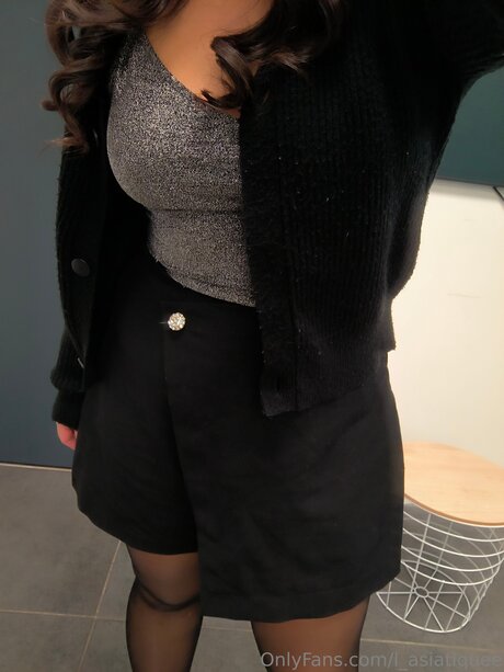 L Asiatiquee かわいいポルノスター 写真