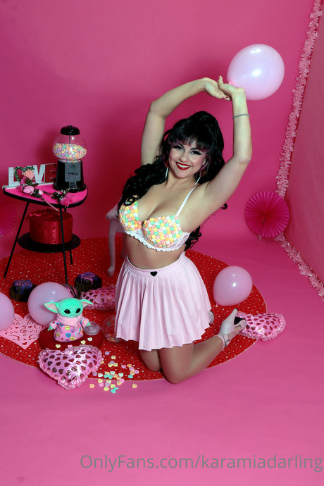 Karamia Darling ポルノスター アート 画像