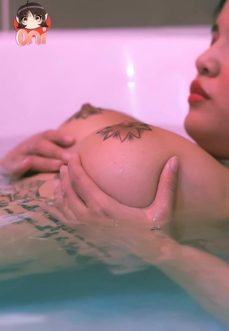 18歳のオンリーファンズ ポルノ 画像